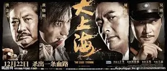 雾港列车详情横幅占位，雾中港口与列车轮廓